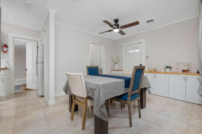 Vibrant Downtown Apt- Near Top Attractions! Free Parking!